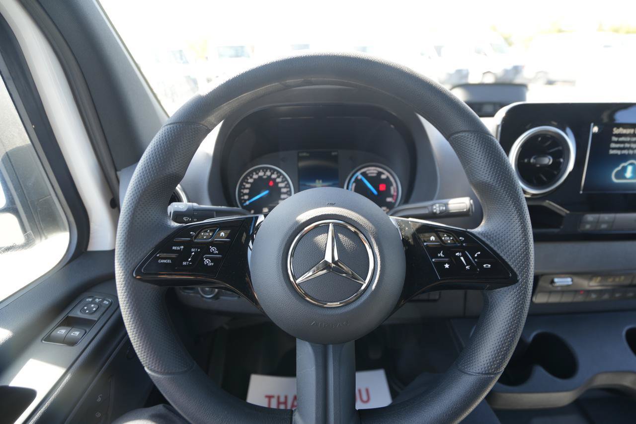 New 2025 Mercedes-Benz eSprinter 170 Cargo image 13