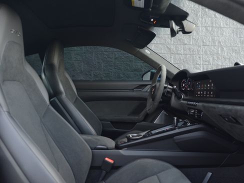 Certified 2025 Porsche 911 Carrera GTS RWD image 28