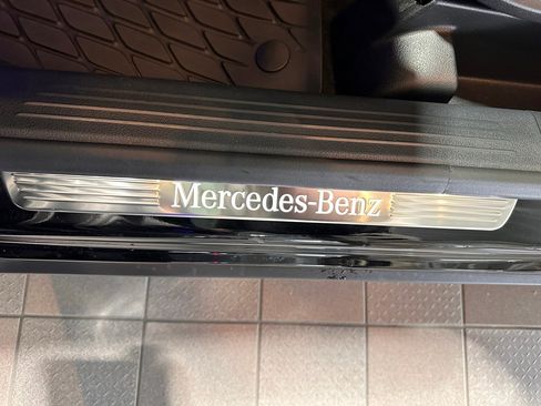 Used 2024 Mercedes-Benz GLB 250 4MATIC image 14