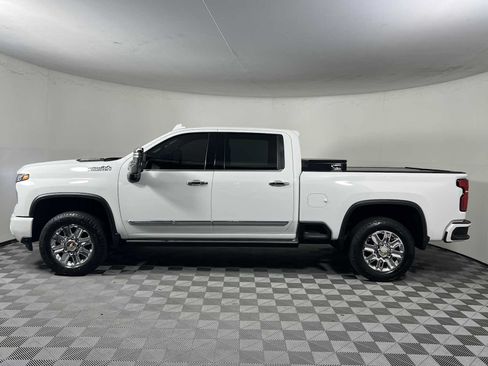 Used 2024 Chevrolet Silverado 2500 High Country w/ LPO, Dark Essentials Package AWD/4WD image 4