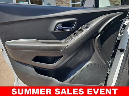 Used 2022 Chevrolet Trax LT w/ Driver Confidence Package AWD/4WD image 24