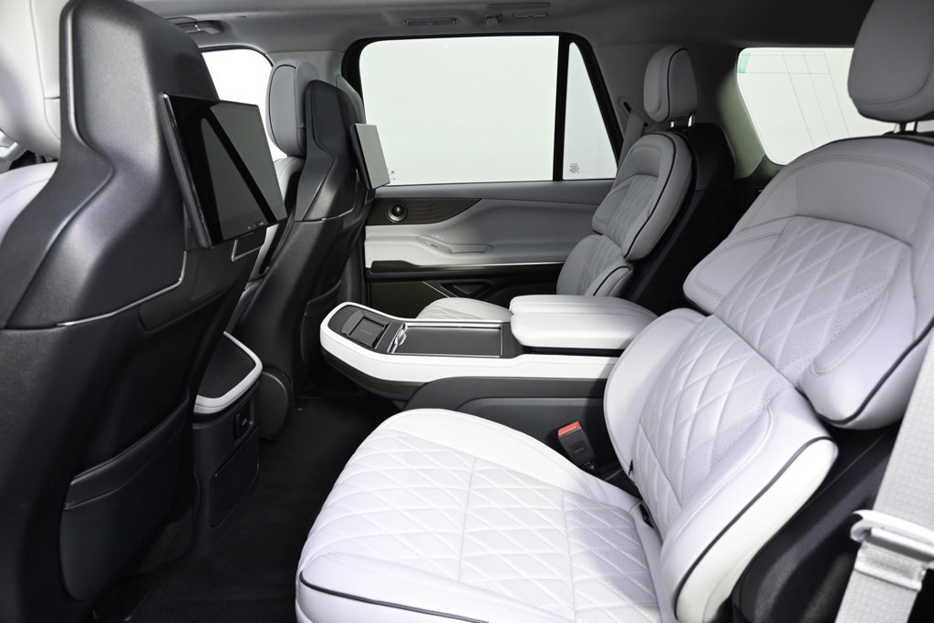 New 2026 Lincoln Navigator Black Label AWD/4WD image 21