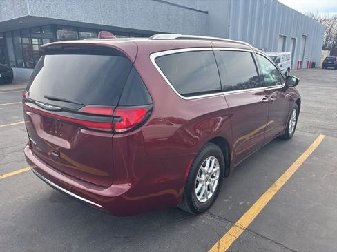 Used 2021 Chrysler Pacifica Touring-L image 9