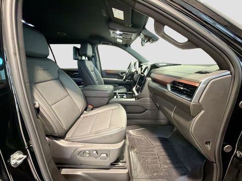 Used 2025 GMC Yukon XL Denali w/ Advanced Technology Package image 28