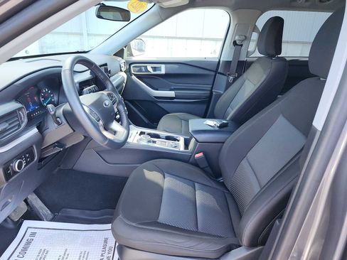 Used 2023 Ford Explorer XLT AWD/4WD image 11