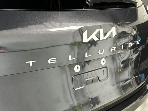 Used 2025 Kia Telluride S FWD image 10