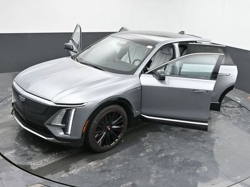 New 2025 Cadillac Lyriq Luxury w/ LPO, Red Accent Package image 52