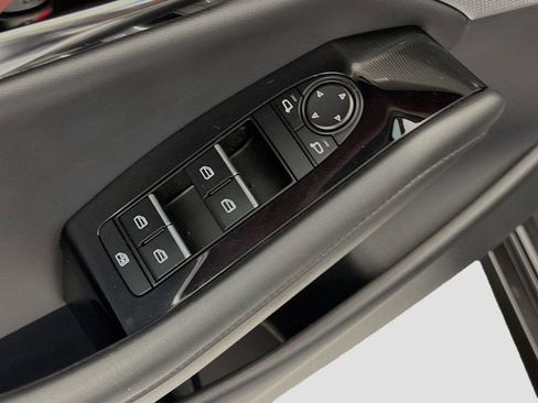 Used 2025 MAZDA MAZDA3 Hatchback w/Premium Plus Pkg image 18