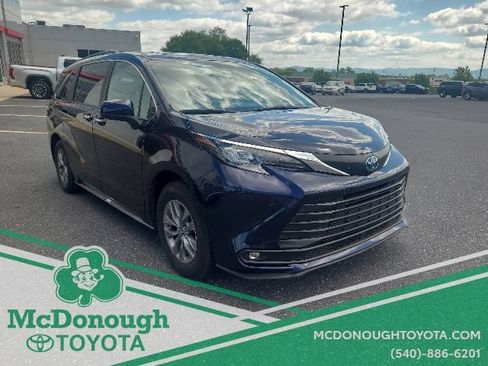 Certified 2025 Toyota Sienna XLE FWD image 4