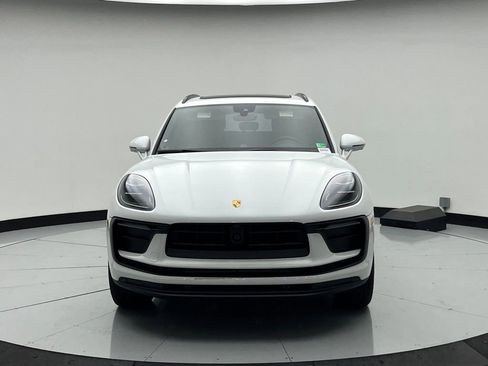 Certified 2025 Porsche Macan image 6
