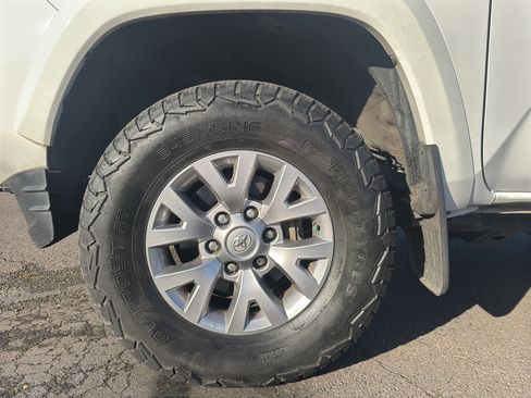 Used 2018 Toyota Tacoma SR5 image 5