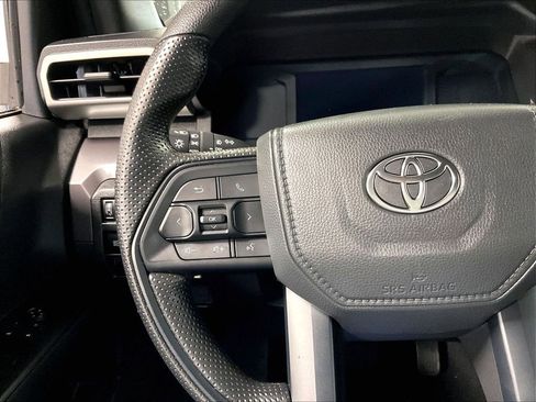 Used 2025 Toyota Tacoma SR5 AWD/4WD image 22