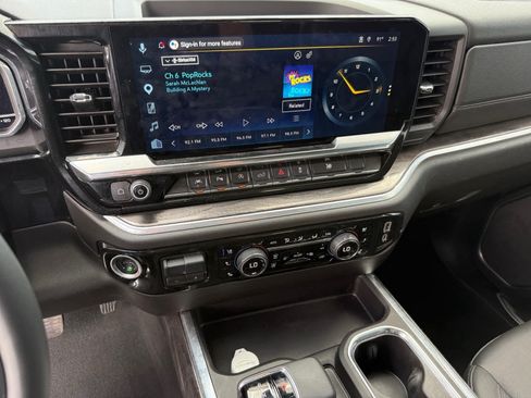 Used 2025 Chevrolet Silverado 1500 LTZ AWD/4WD image 18
