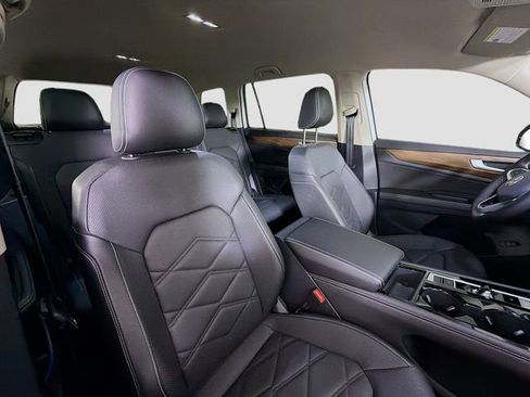 New 2025 Volkswagen Atlas SE image 28