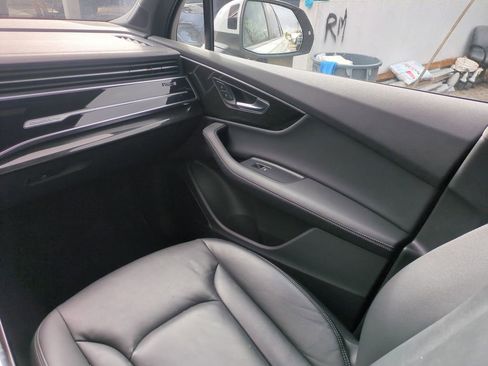 Used 2025 Audi Q7 3.0T Premium Plus image 19