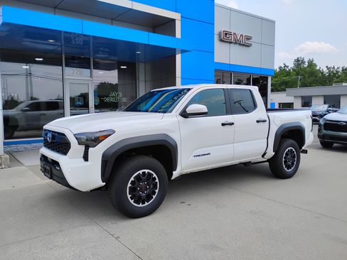 Used 2025 Toyota Tacoma TRD Off-Road AWD/4WD image 12