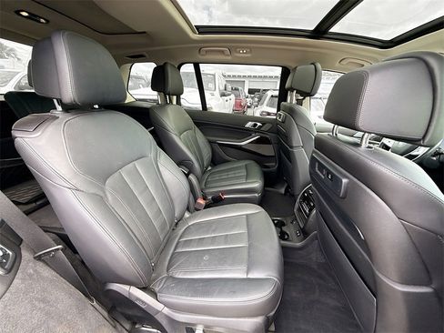 Used 2021 BMW X7 xDrive40i w/ Premium Package image 31