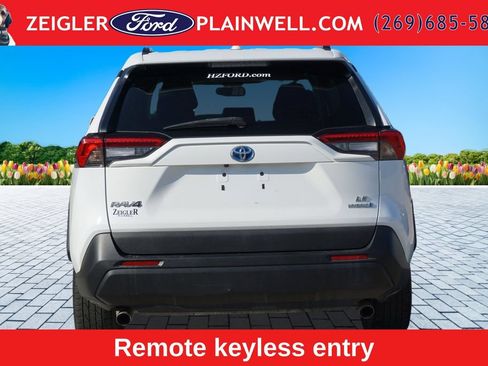 Used 2021 Toyota RAV4 LE AWD/4WD image 4