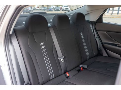 Used 2023 Hyundai Elantra SEL w/ Convenience Package image 25