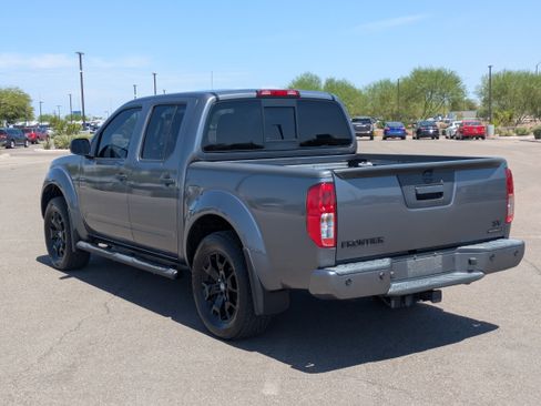 Used 2020 Nissan Frontier SV w/ Midnight Edition Floor Mats RWD image 3