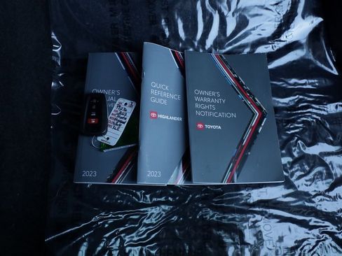 Certified 2023 Toyota Highlander XLE image 43