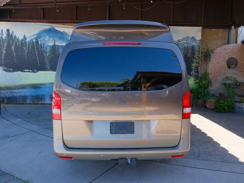 Used 2018 Mercedes-Benz Metris Passenger image 4