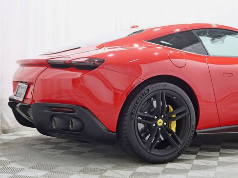 Used 2021 Ferrari Roma RWD image 11