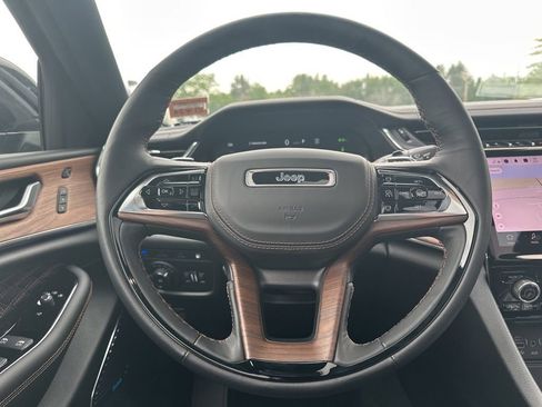 Used 2023 Jeep Grand Cherokee Summit w/ Luxury Tech Group V AWD/4WD image 21