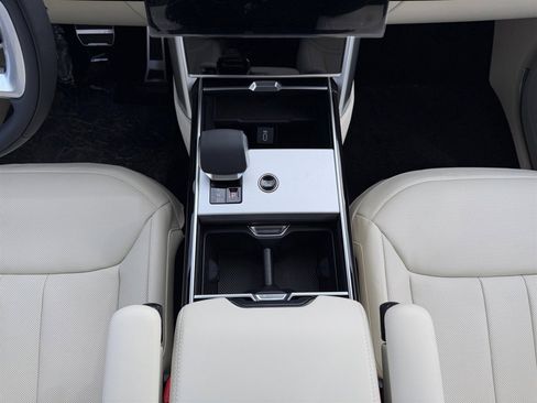 New 2026 Land Rover Range Rover Long Wheelbase SE image 19