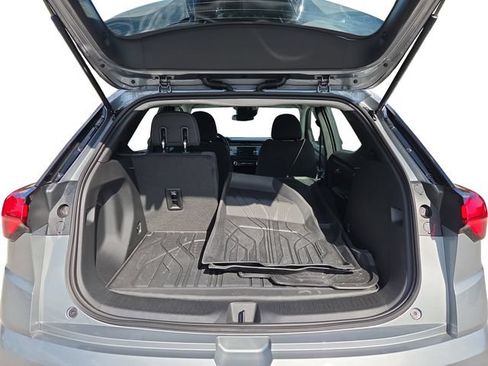 Used 2027 Chevrolet Bolt LT w/ LPO, All-Weather Package FWD image 19