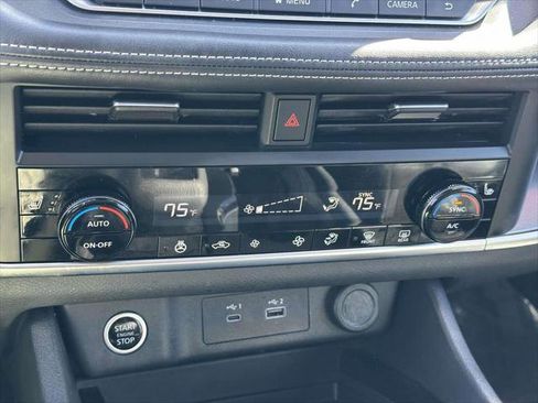 Used 2023 Nissan Rogue SV w/ SV Premium B Package image 22