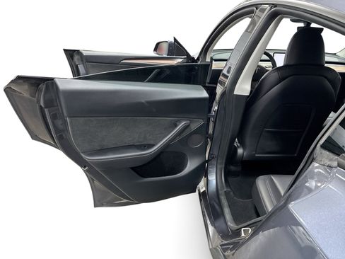 Certified 2023 Tesla Model Y Long Range AWD/4WD image 10