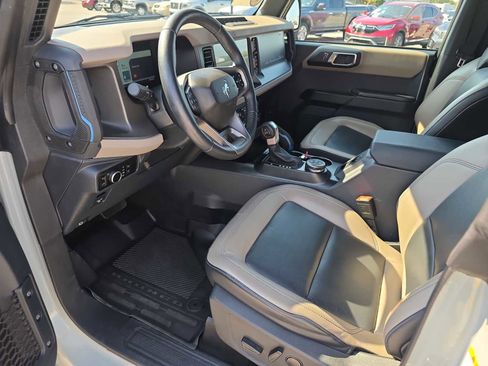 Used 2024 Ford Bronco Wildtrak image 14