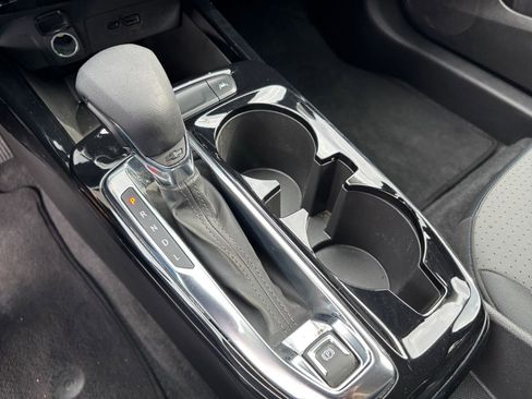 Used 2025 Chevrolet Trax LT image 35