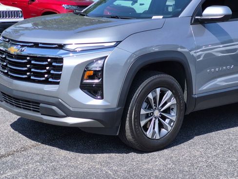 Certified 2025 Chevrolet Equinox LT w/ Safety and Technology Package FWD image 6