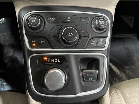 Used 2016 Chrysler 200 Limited image 23