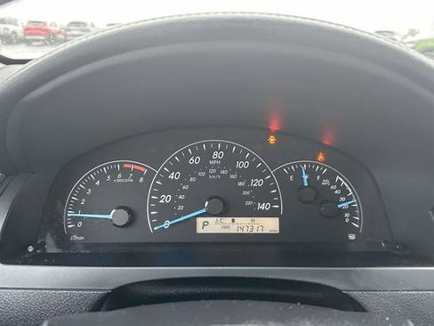 Used 2014 Toyota Camry L image 16