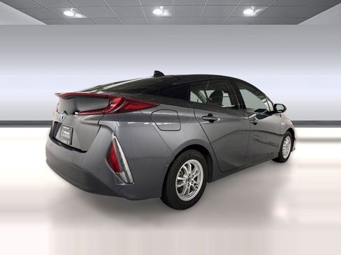 Used 2017 Toyota Prius Prime Advanced w/ Preferred Accessory Package FWD image 9