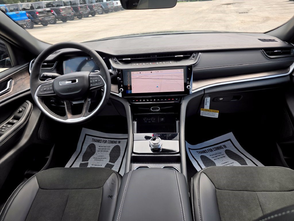 New 2027 Jeep Grand Cherokee Altitude RWD image 34