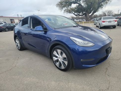 Used 2022 Tesla Model Y Long Range image 3