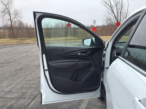 Used 2023 Chevrolet Equinox LT image 10