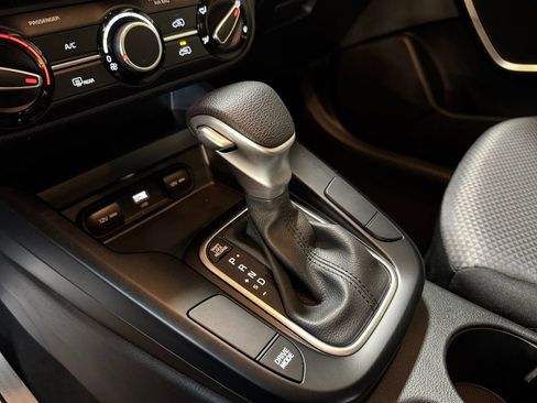 Certified 2025 Kia Soul LX w/ LX Technology Package image 21