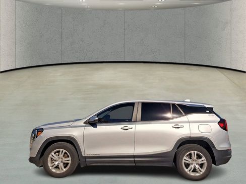 Used 2022 GMC Terrain SLE image 8