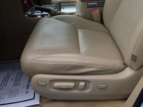 Used 2010 Lexus LX 570 4WD w/ Preferred Accessory Package image 7