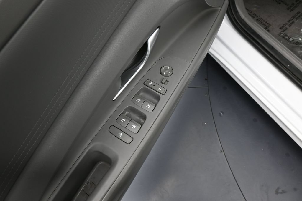 Used 2024 Hyundai Elantra SEL FWD image 14