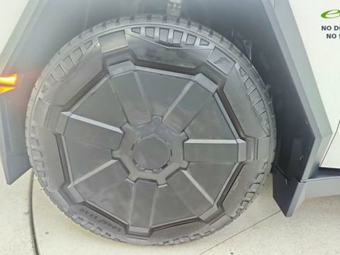 Used 2024 Tesla Cybertruck AWD Crew Cab image 58