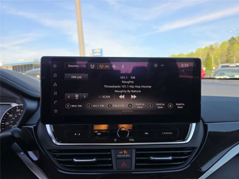 Used 2024 Nissan Altima 2.5 SR w/ SR Premium Package image 25