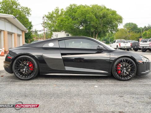 Used 2017 Audi R8 V10 w/ Carbon Exterior Package AWD/4WD image 8