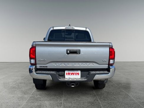 Used 2020 Toyota Tacoma SR5 AWD/4WD image 4