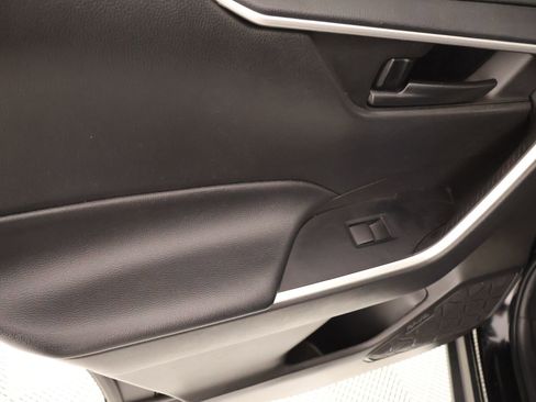 Used 2022 Toyota RAV4 LE image 15